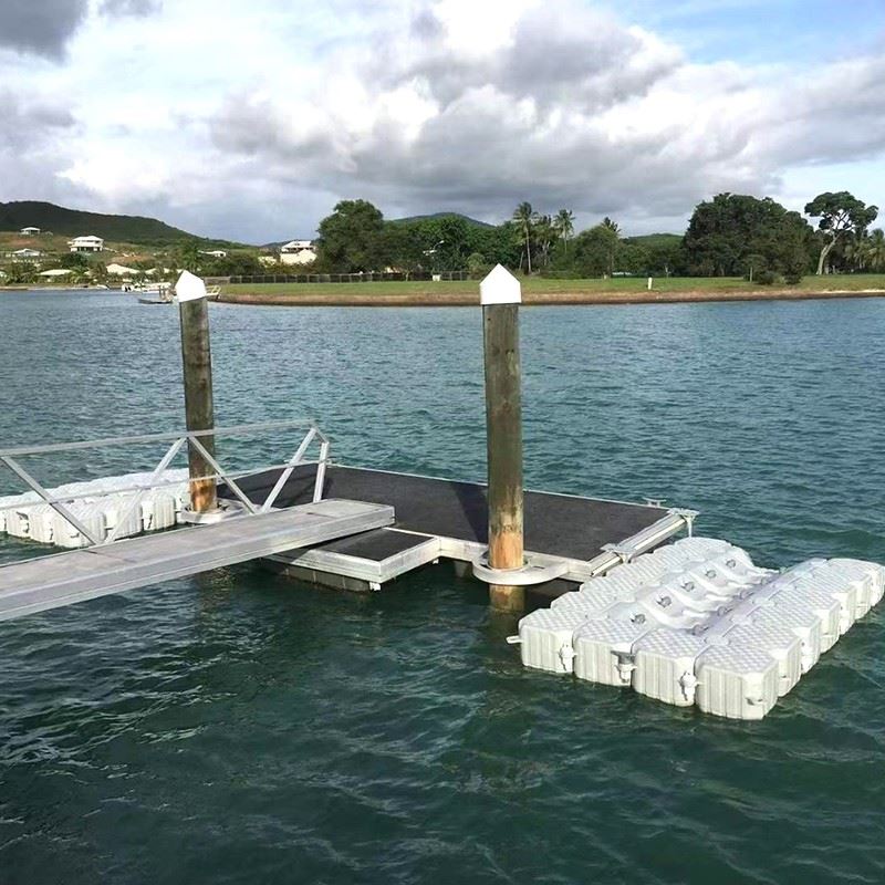 3 Floating marina